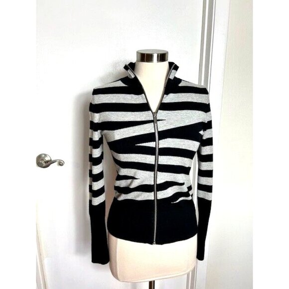 Karen Millen Sweaters - Karen Millen Zippered Crosshatch Cardigan Sweater Women's size M Black Gray EUC